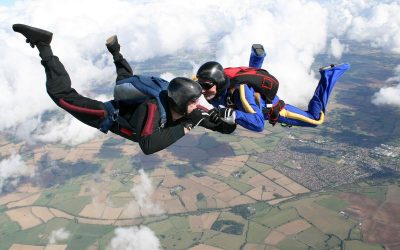 Comment choisir ta première expérience de parachutisme ?