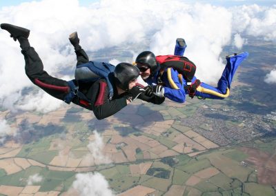 L'apprentissage pour pouvoir sauter seul en chute libre