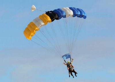 Tandem sous voile après la chute libre