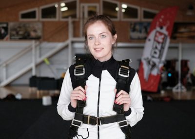 Après le brief de préparation pour un tandem de parachute