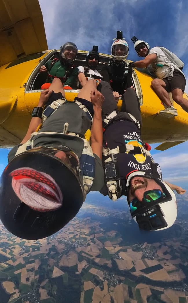Avant le saut - Equipe parachute Des parachutistes en formation